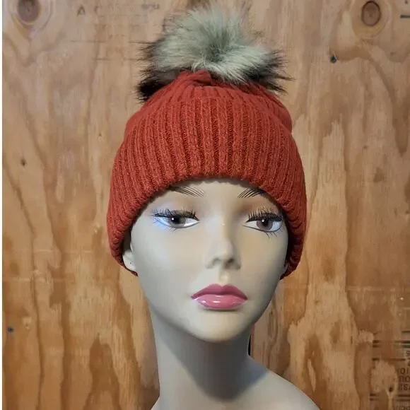 NWT Abercrombie & Fitch Fur Pom Beanie OS Red Ribbed Knit Outdoor Winter Nature - Picture 3 of 9